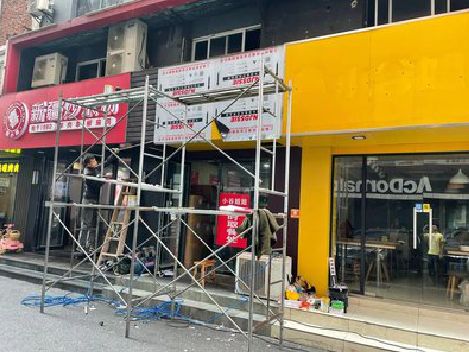 泸水制作广告招牌如何避免它发黄？